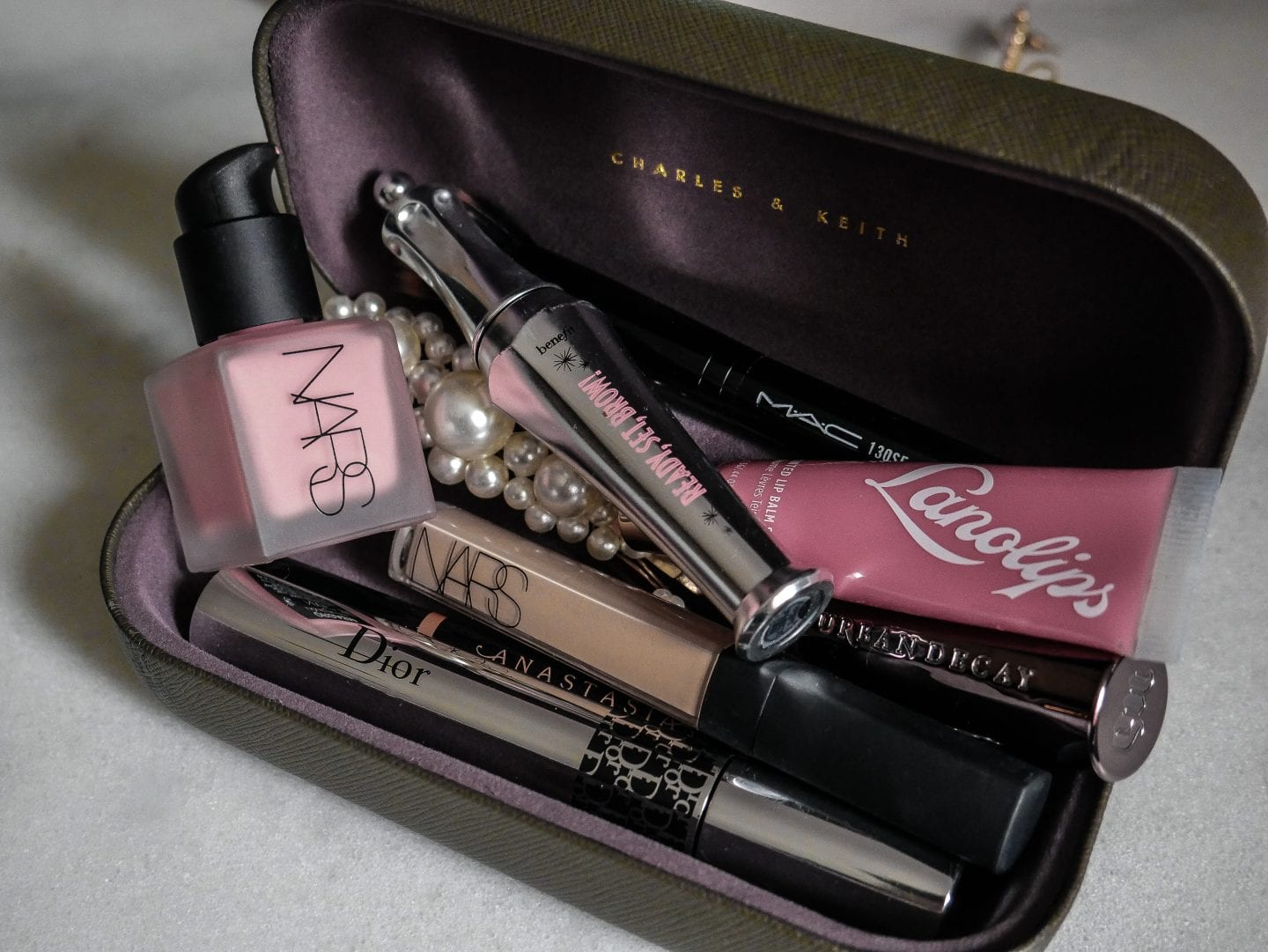Travel Makeup Essentials for a Weekend Trip - The Haute Finish